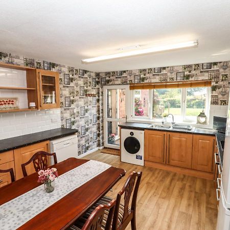 8 Heatons Bridge Road Villa Ormskirk Buitenkant foto