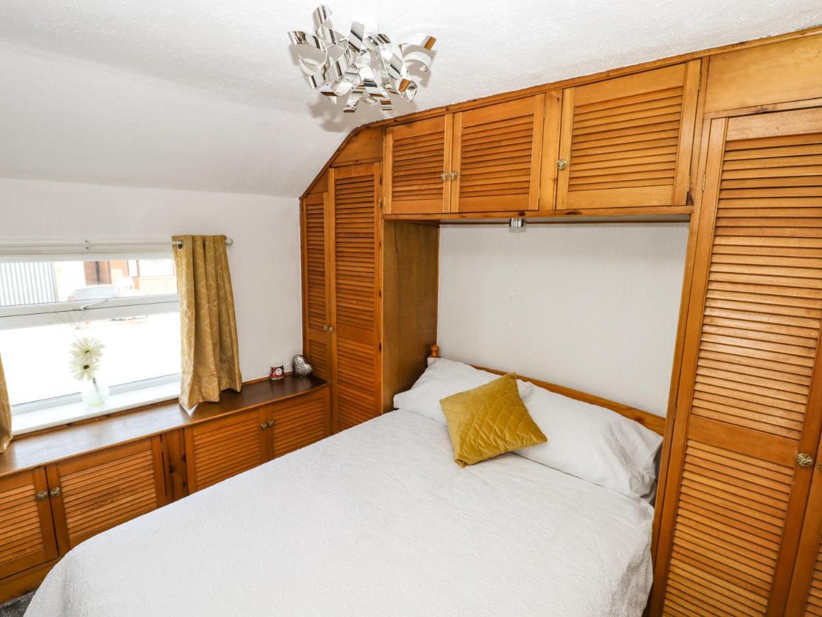 8 Heatons Bridge Road Villa Ormskirk Buitenkant foto
